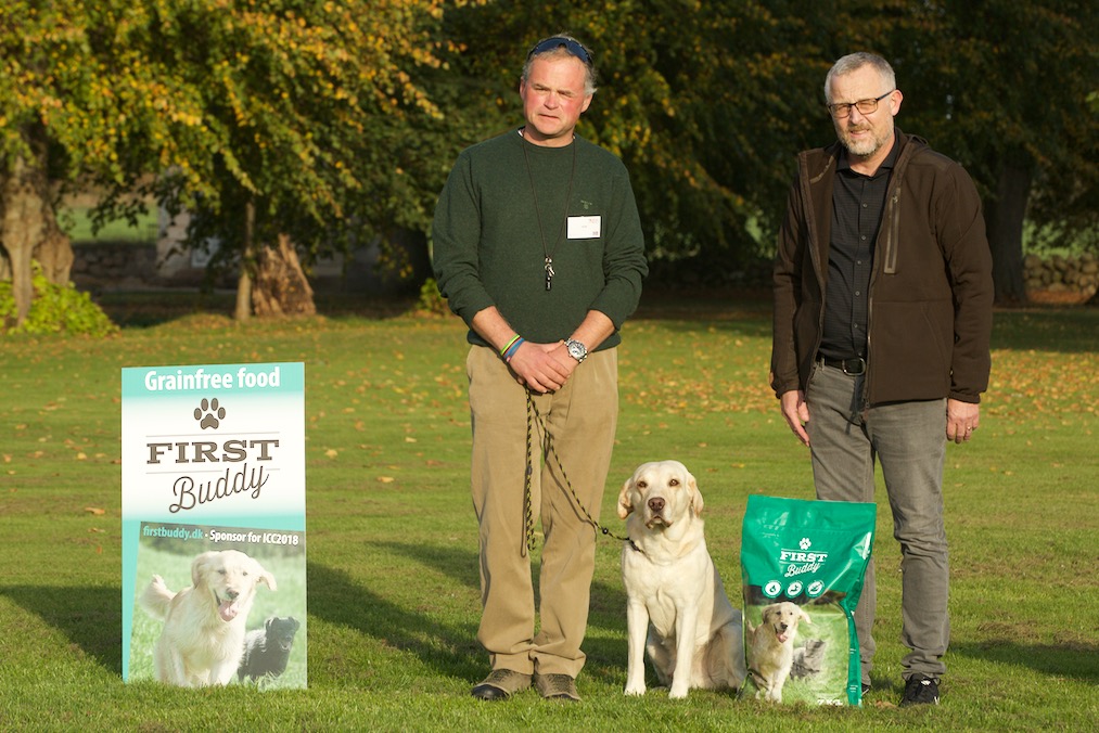 From Norway: Meadowlark Ballyrush / Per Lier To the right is Erik Aalund, who generously sponsored a 7 kilo bag of grainfree First Buddy dogfood for all the contestants.